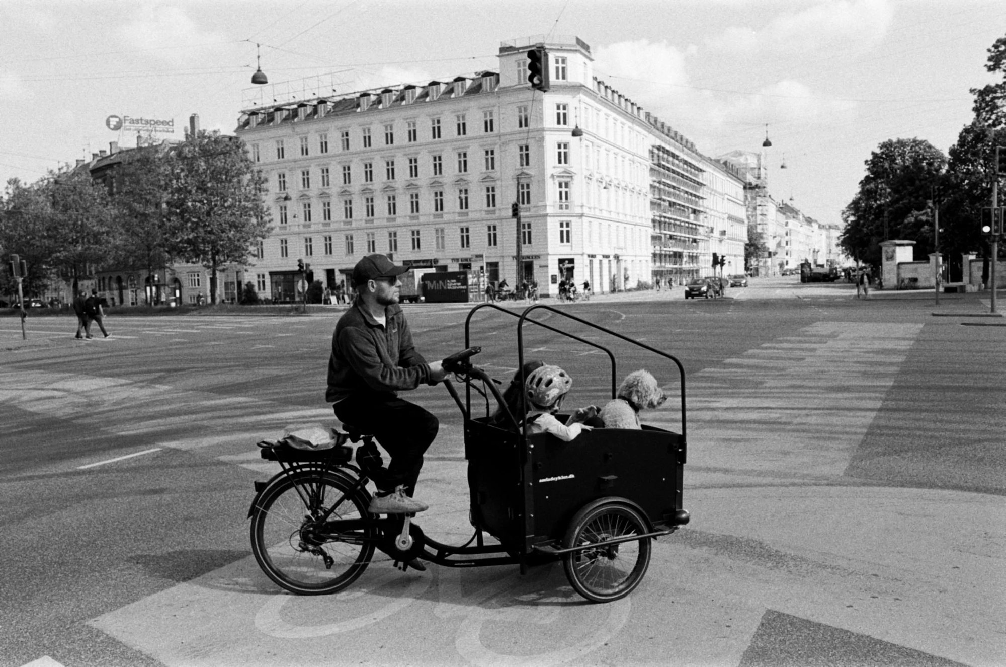 Longtail cargo vélo en famille à Paris
